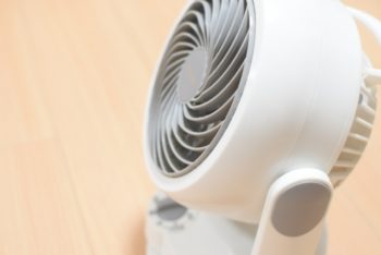 部屋干しの洗濯物をサーキュレーターだけでカラッと乾かす方法 ぱんぱっちの世渡り散歩